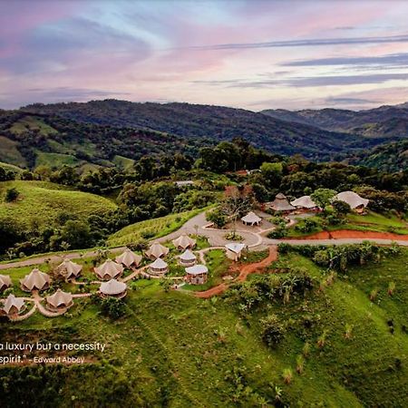 Holos Retreat Center: The Entire Ridge Basecamp Baru Exterior photo