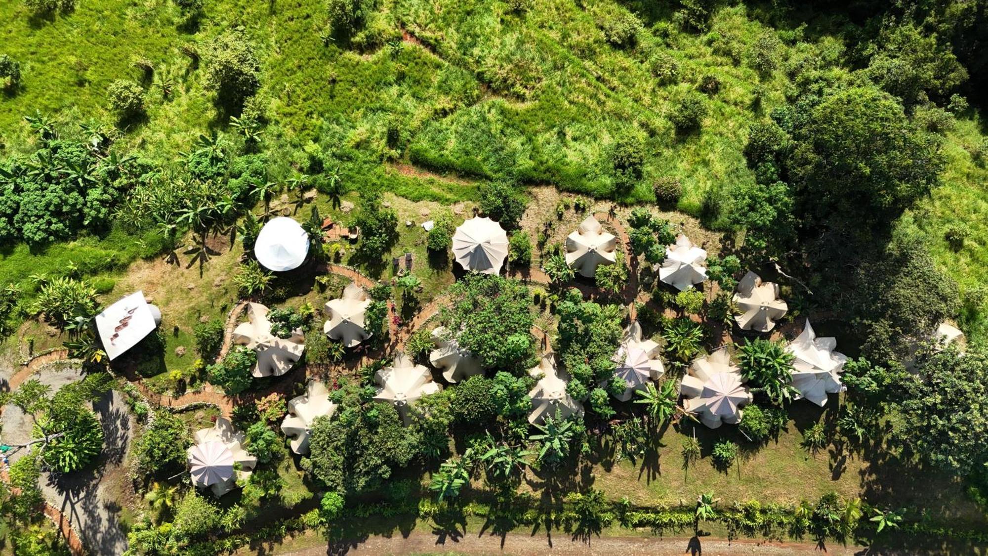 Holos Retreat Center: The Entire Ridge Basecamp Baru Exterior photo